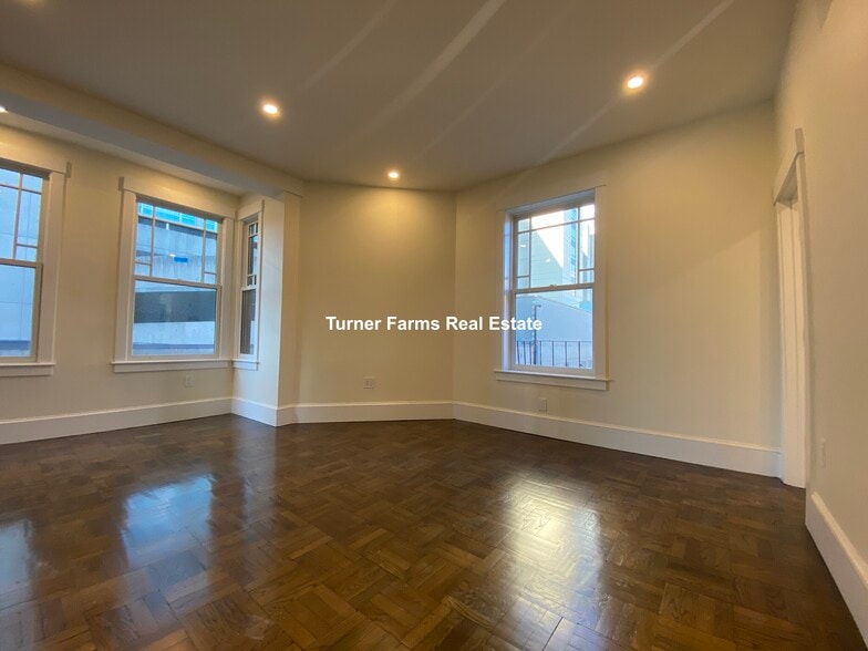 Building Photo - 261B W Newton St