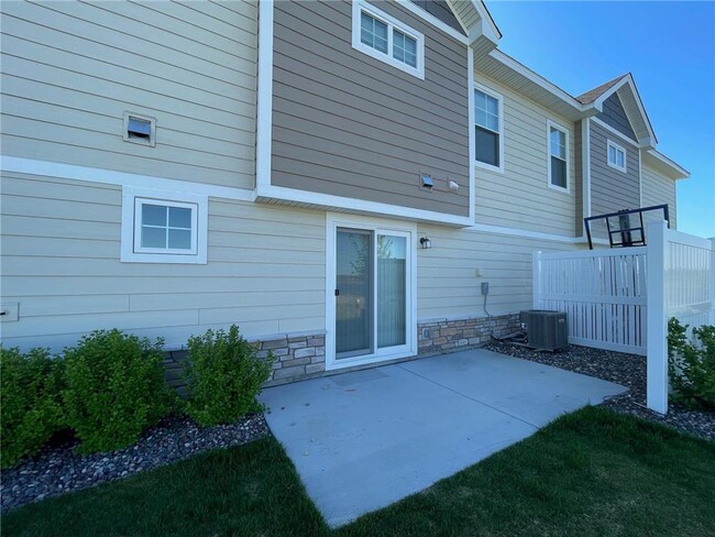 Building Photo - 10948 Yalta St NE