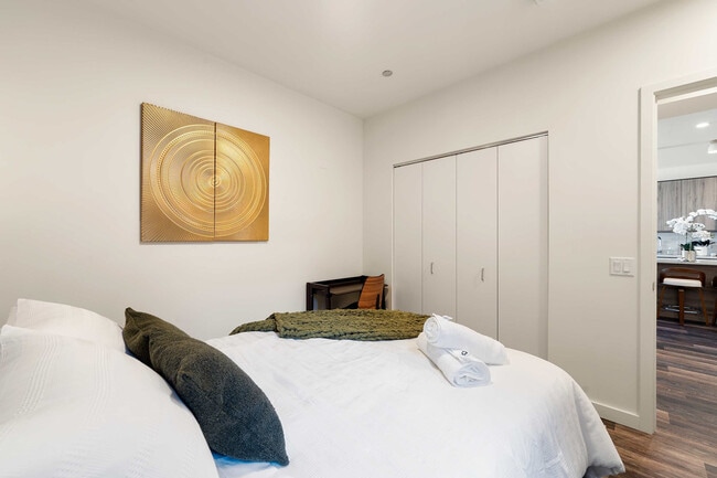 Building Photo - 1122 W Chicago Ave