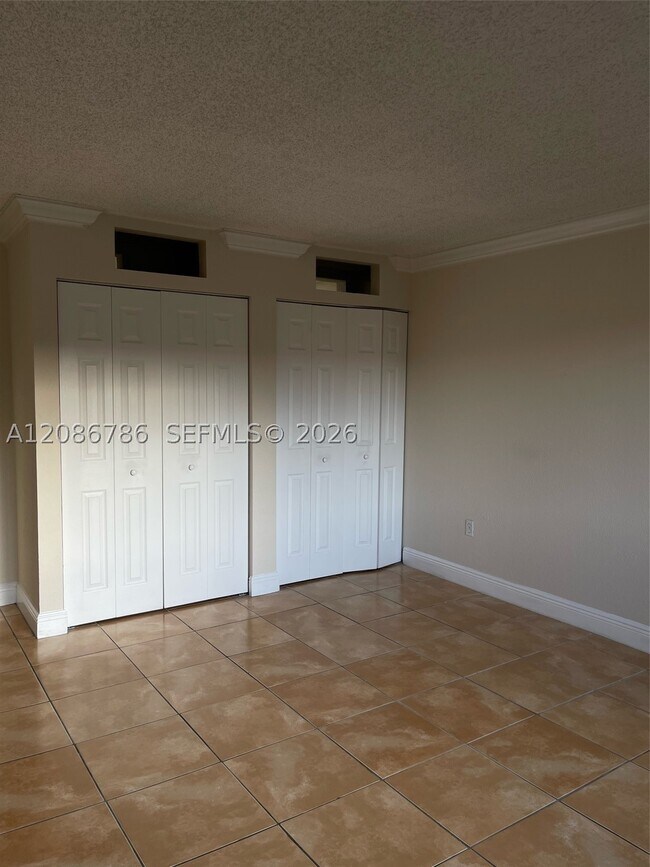Building Photo - 6950 Miami Gardens Dr