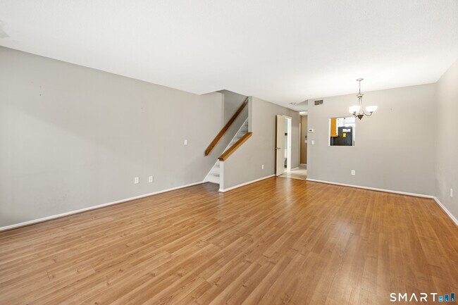 Building Photo - 5 Staunton Ct