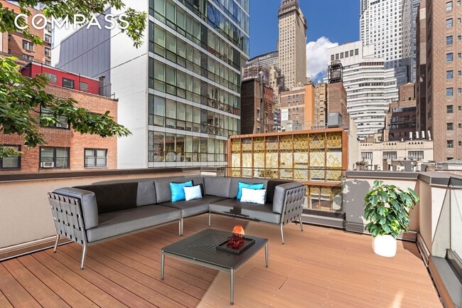 Building Photo - 135 E 38th St