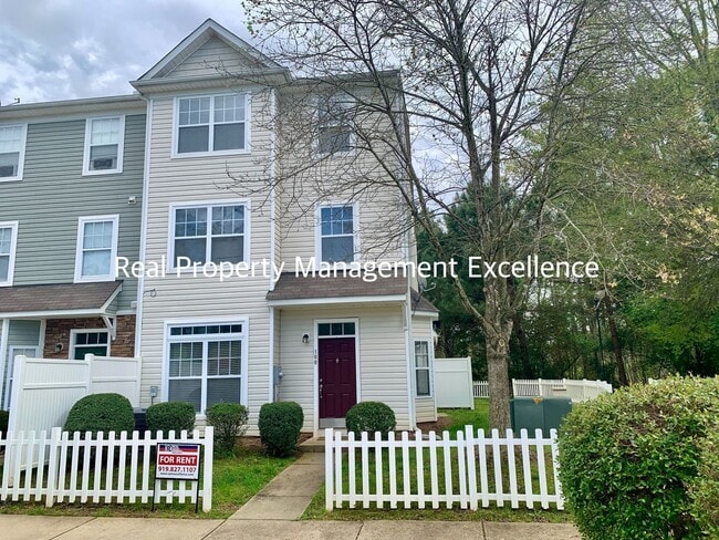 Primary Photo - Raleigh Townhome Convenient to I440 & I540...