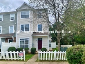 Building Photo - Raleigh Townhome Convenient to I440 & I540...