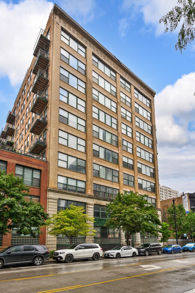 Primary Photo - 1322 S Wabash Ave