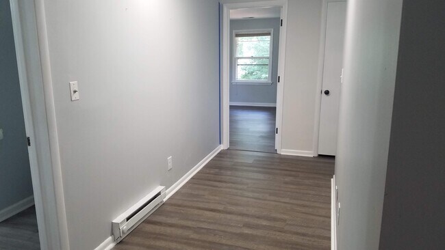 Building Photo - 926 Cedar Dr