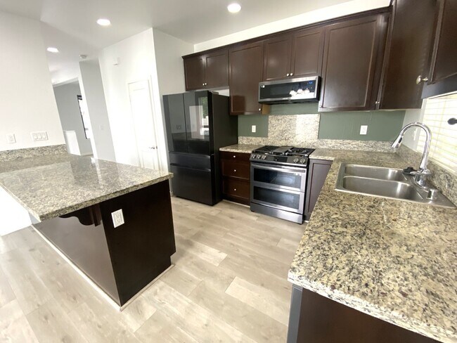 Building Photo - 4 Bdrm Parkside Village Gem -  2 weeks fre...