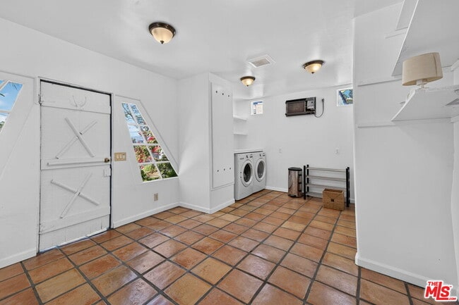 Building Photo - 1221 Edris Dr