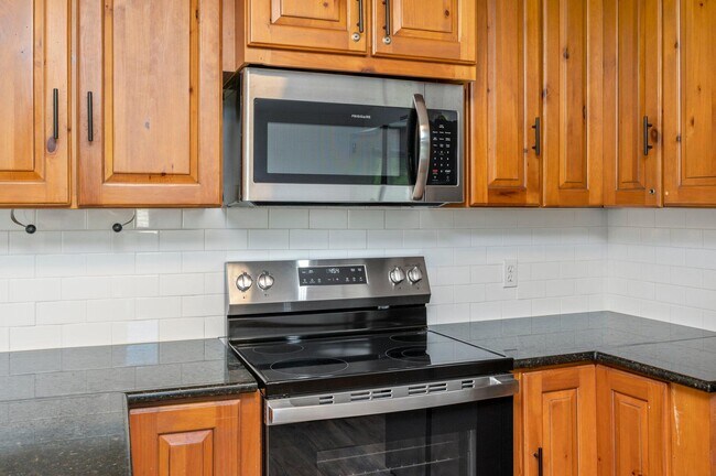 Building Photo - 264 Pinelog St