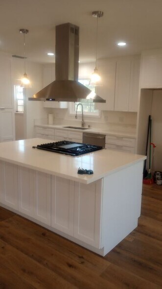 Building Photo - 1907 W 154th Pl