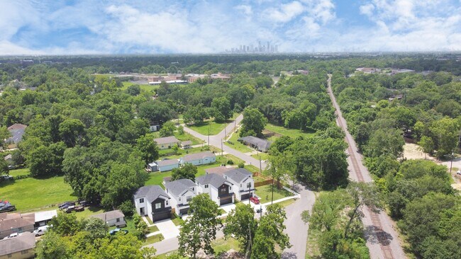 Building Photo - 5308 Denmark St