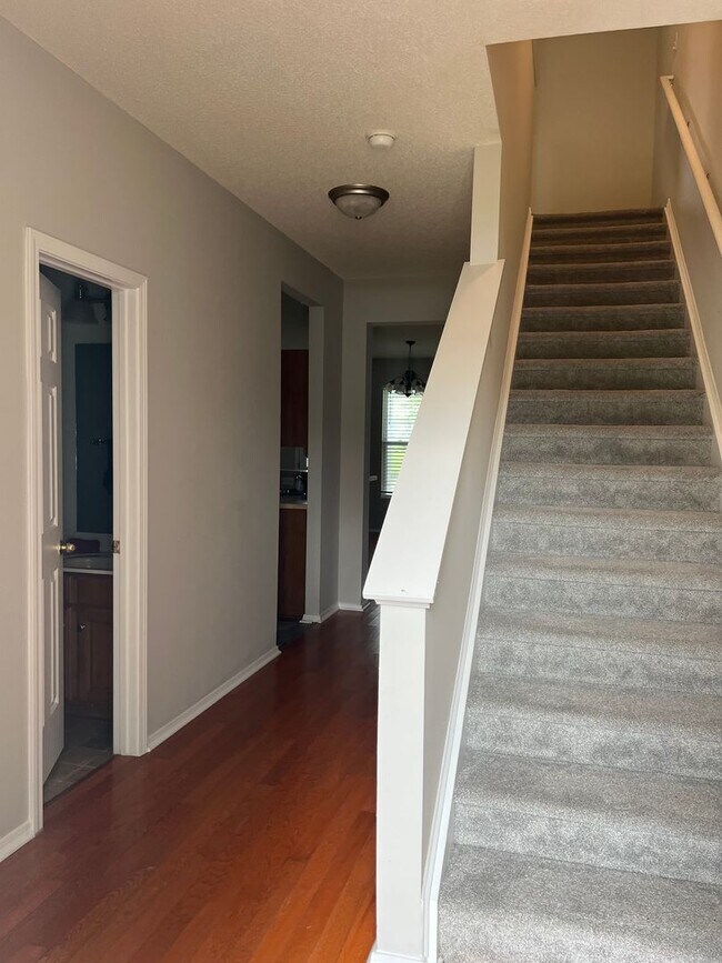 Building Photo - Spacious 3BR/3BA Townhome in Kiskadee Parke