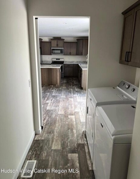 Building Photo - 37 Van Dyck St