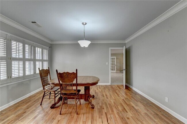 Building Photo - 8 Highland Ln