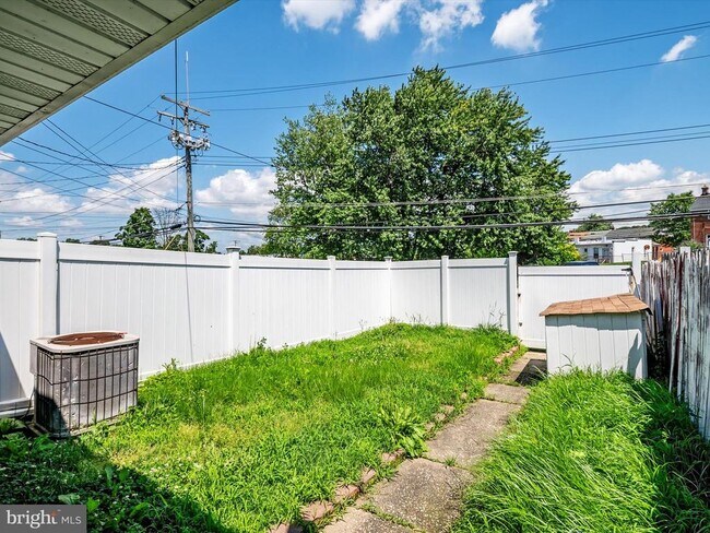 Building Photo - 3308 Wallford Dr