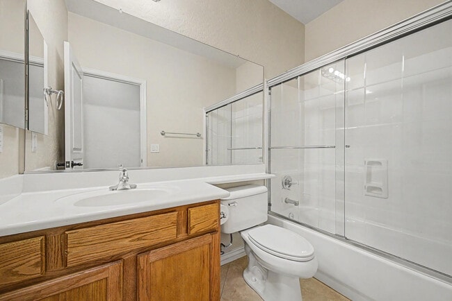 Building Photo - 8425 W Northview Ave