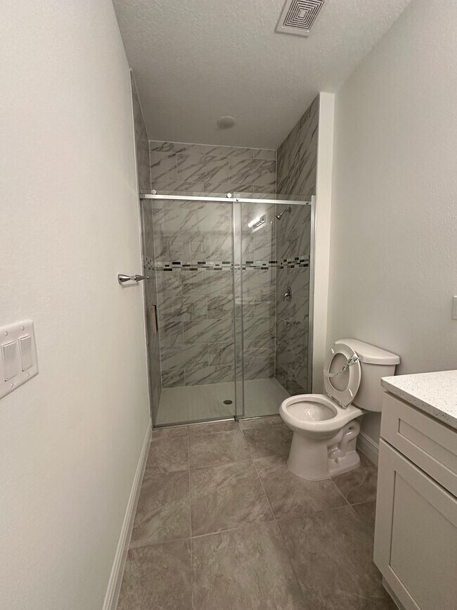 Building Photo - Marion Oaks 4 Bedrooms 2 Baths