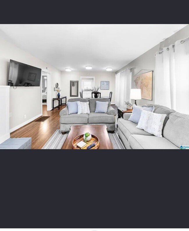 Building Photo - Newly 2 Bedroom Remolded Home/ Area