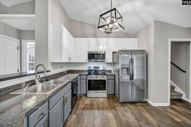 Building Photo - 520 Menauhant Ct