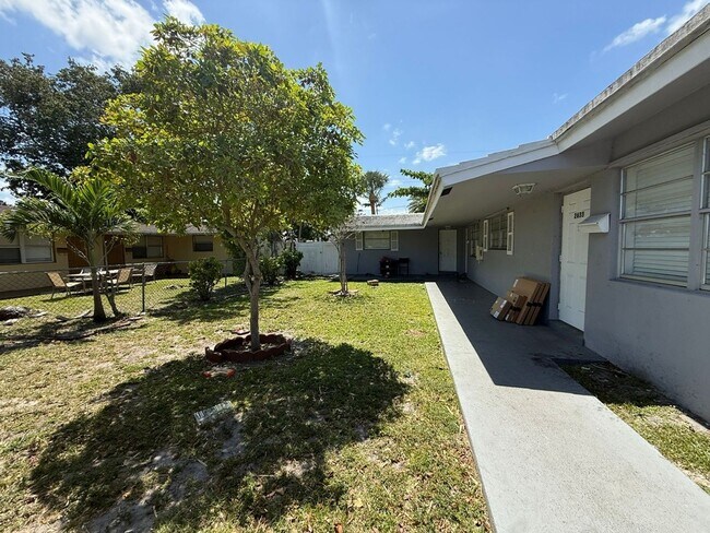Building Photo - Ventura Blvd FTL 2633-2635