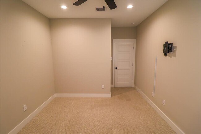 Building Photo - 5213 Pinemont Creek Ln
