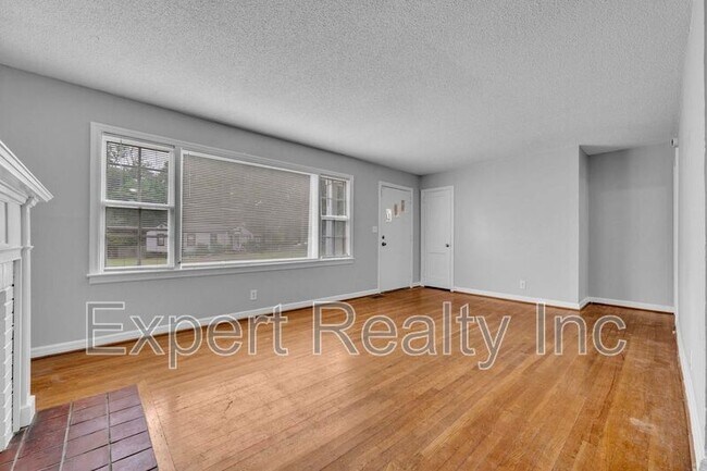 Building Photo - 920 Parkway Dr