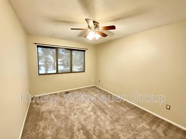 Building Photo - 1126 Woodgate Dr