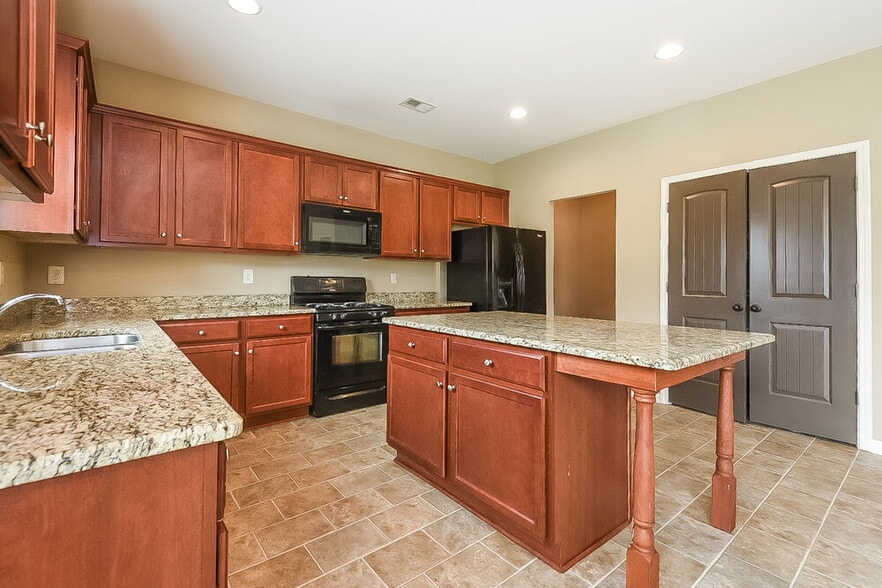 Building Photo - 3523 Walking Stick Way NE