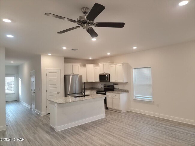 Building Photo - 460 Melrose Wy