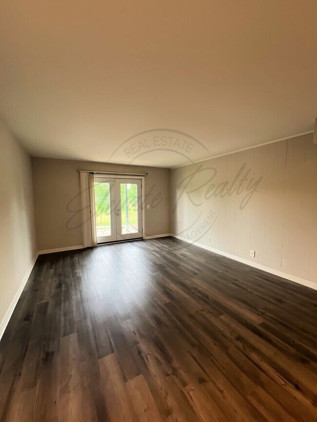 Building Photo - One Bedroom Condo, FIRST FLOOR, Assigned P...