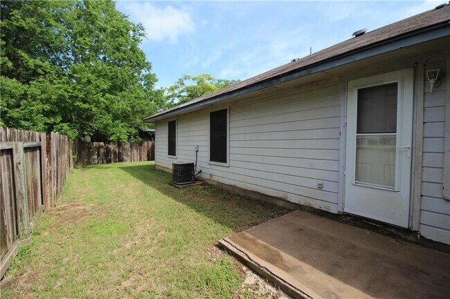 Building Photo - 8506 Apple Carrie Cove