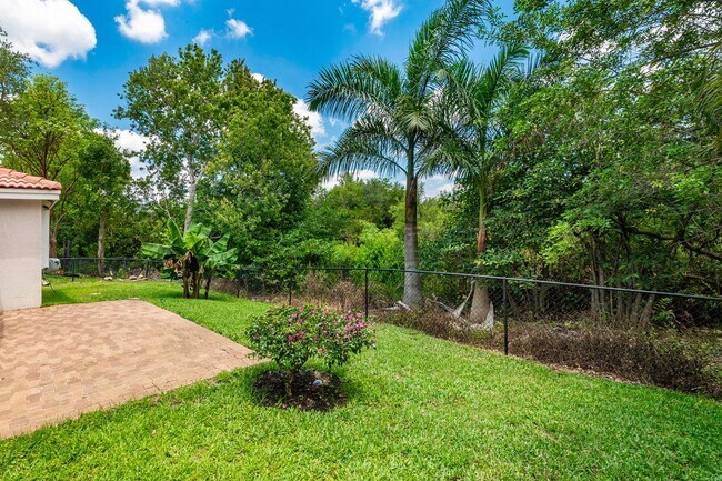Building Photo - Exquisite Pool Home in Alhambra – Pembroke...