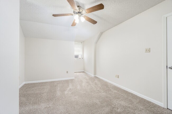 Bedroom 2 - 1450 Lila St