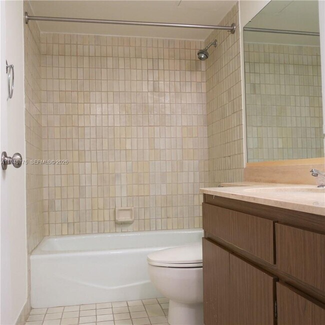 Building Photo - 251 Crandon Blvd