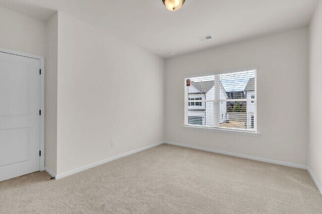 Building Photo - New Construction 3BR/2.5BA Townhome with Loft in Downtown Travelers Rest