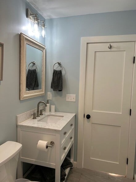 Building Photo - 9 Angle, A