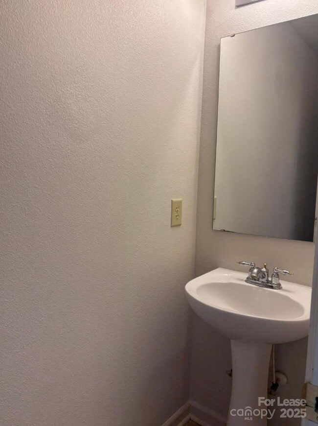 Building Photo - 1124 New Day Ct