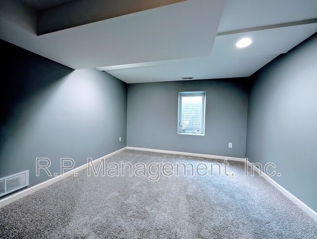 Building Photo - 9342 Trenton Ln N