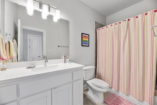 Building Photo - 304 Gulfton St