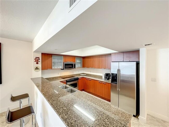 Building Photo - 16699 Collins Ave