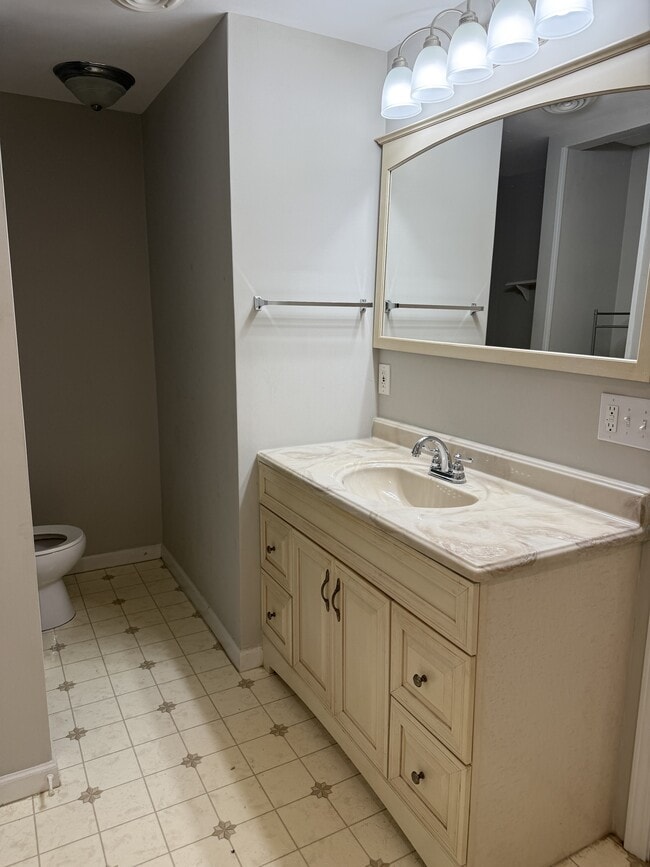 Building Photo - 2412 Leaphart Rd