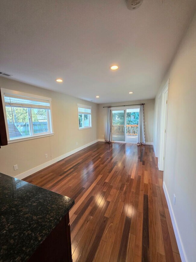 Building Photo - Auburn west hill 4 bedroom and 3 bathroom well maintained home.  Available NOW!