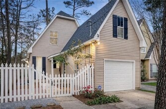 Building Photo - 626 Village Ln S