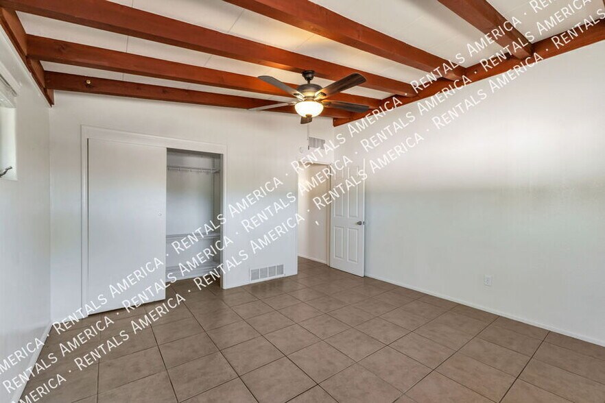 Building Photo - 5111 E Peach St