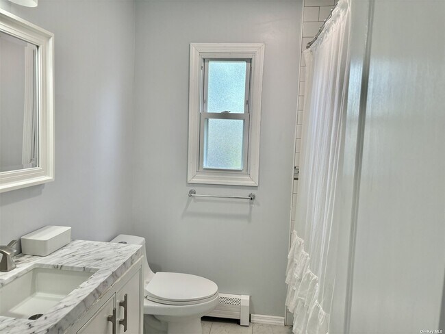 Building Photo - 328 Fern Pl