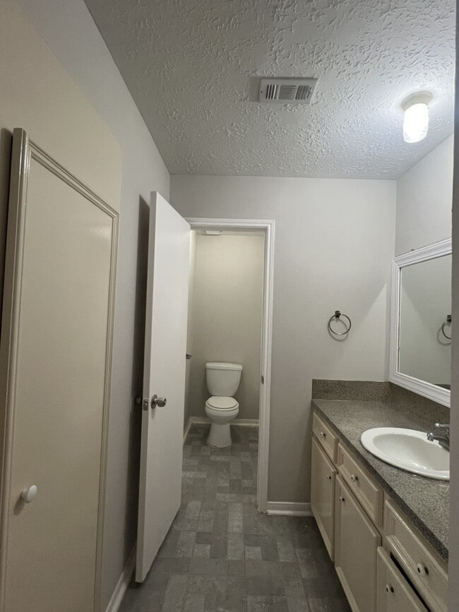 Building Photo - 11507 Meadow Ln