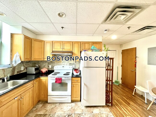 Primary Photo - 72 Kneeland St.