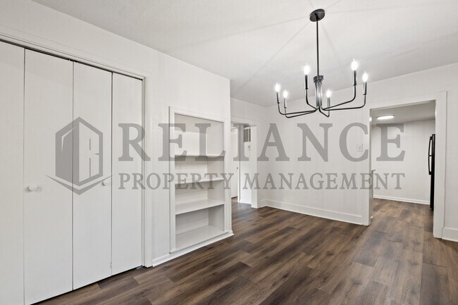 Building Photo - 301 N Spruce St