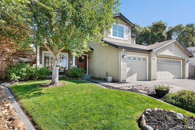 Building Photo - Two Level Home in Windsor with 4 Bedroom and 3 full Bath