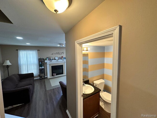 Building Photo - 41729 Broquet Dr